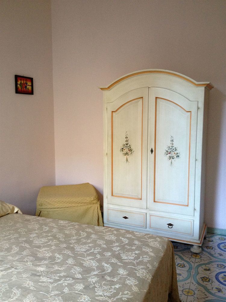 Room Elia Наполи Екстериор снимка
